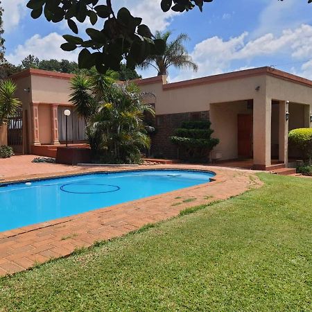 The Lionfish Guesthouse Pretoria Bagian luar foto