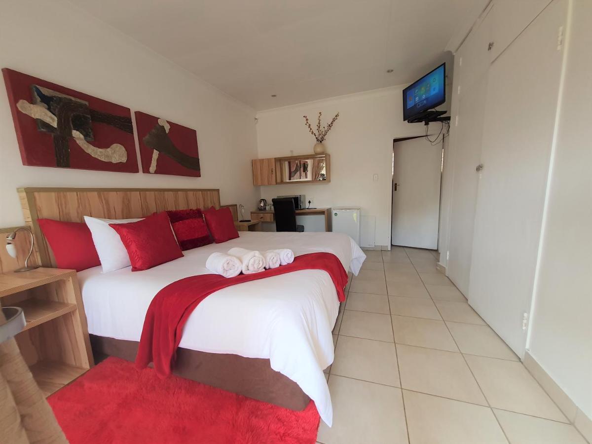 The Lionfish Guesthouse Pretoria Bagian luar foto
